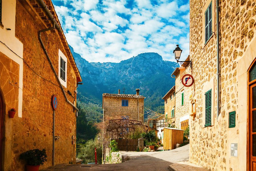 City street in Deià in Mallorca - Deiá in Mallorca a place to fall in love - Palmallorca.com - Mallorca Community