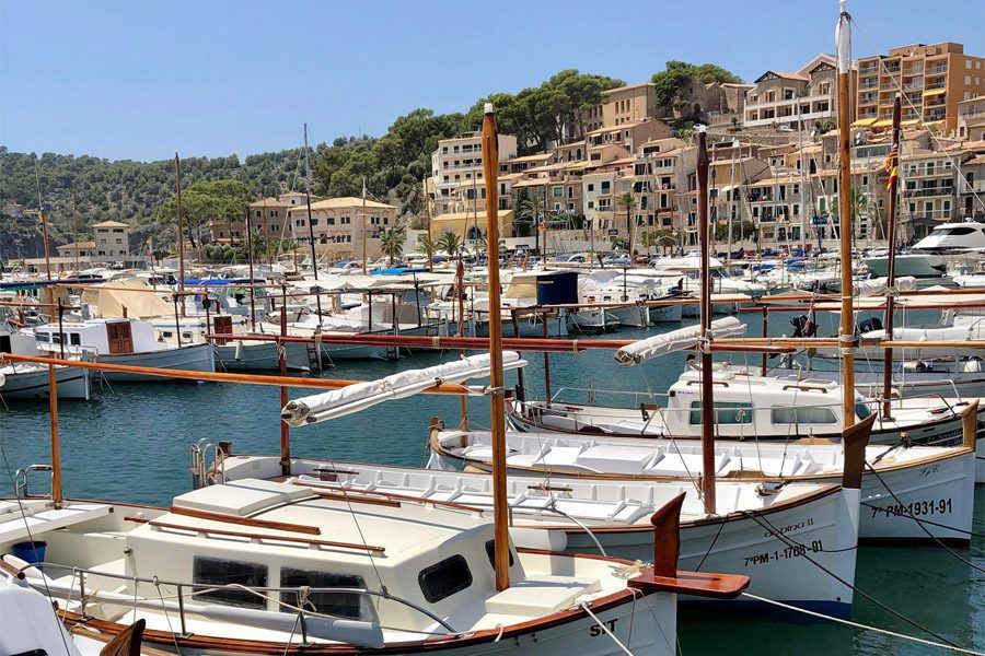 The habor in Port de Sóller in Mallorca - marine of Port de Sóller in Mallorca. Palmallorca.com - Mallorca Community