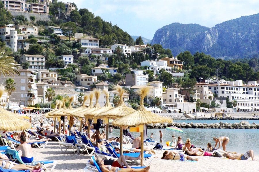 Beach in Port de Sóller in Mallorca - visit Port de Sóller - Palmallorca.com - Mallorca Community