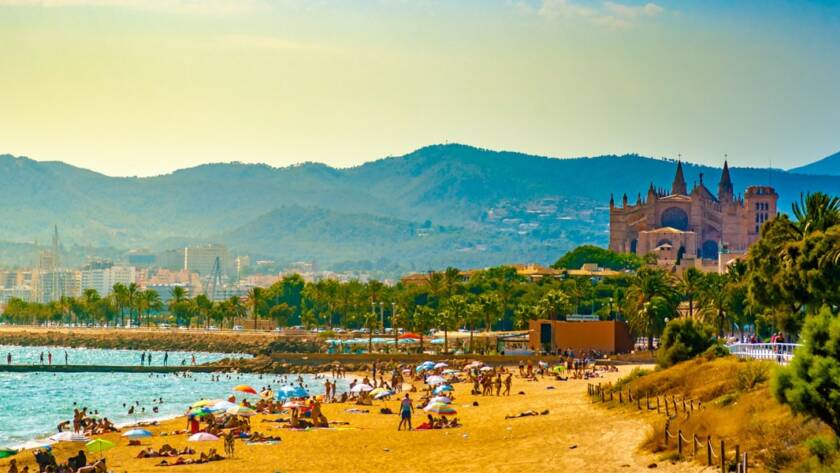 The beaches of Palma in Mallorca stretch for 17 kilometers and can be divided into several areas. Learn more about the conditions at these beautiful beaches. Palmallorca.com - Your Mallorca Community. Beach in Palma. Palma beach. Palmallorca.com - Your Mallorca Community