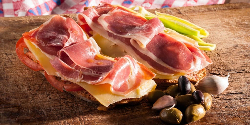 Traditional dishes in Mallorca. Read and learn about the local and famous cuisine of Mallorca. Palmallorca.com - Your Mallorca Community