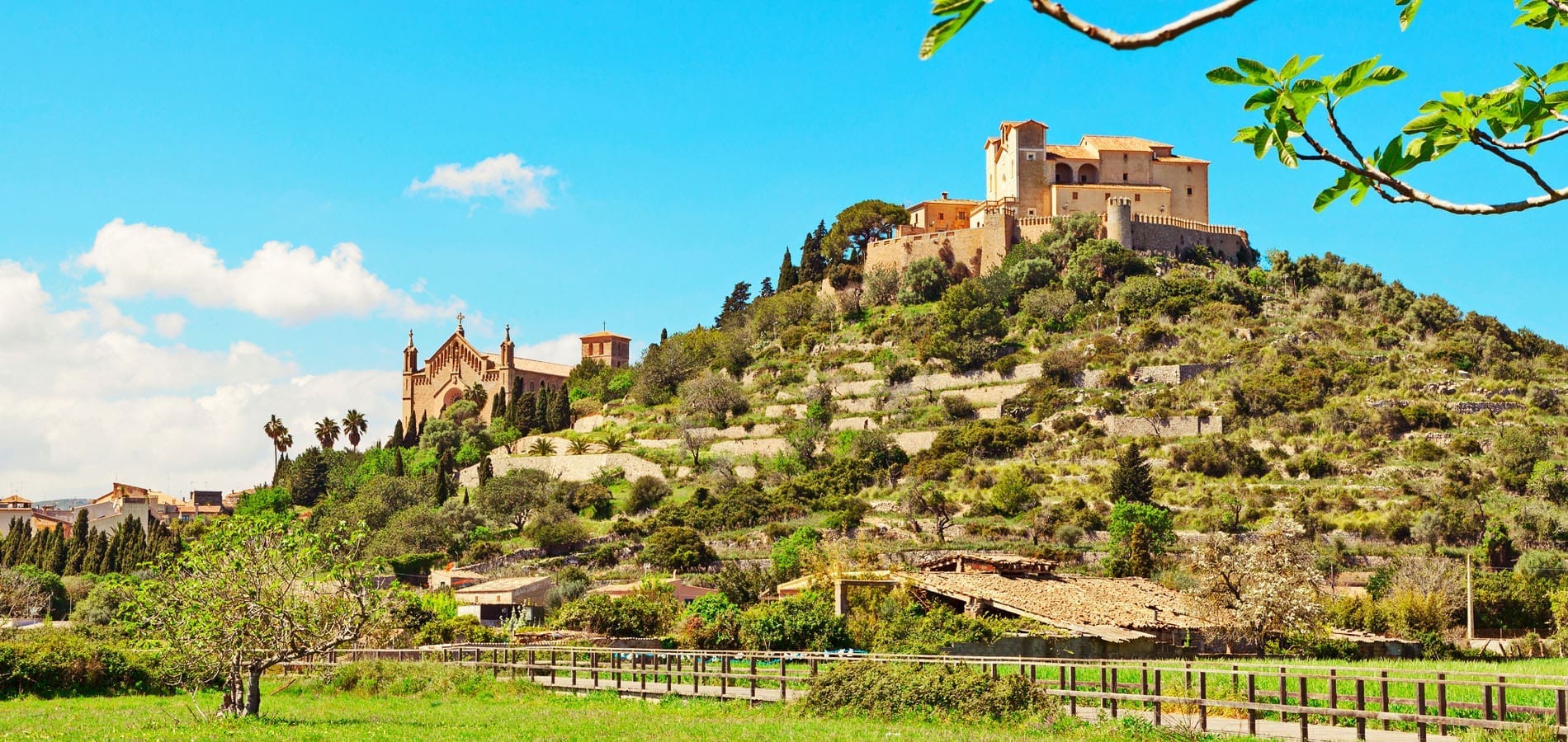 We visit Artá in Mallorca, the beautiful, historic, and somewhat mysterious village in the northeastern corner of the island. Palmallorca.com - Mallorca Community