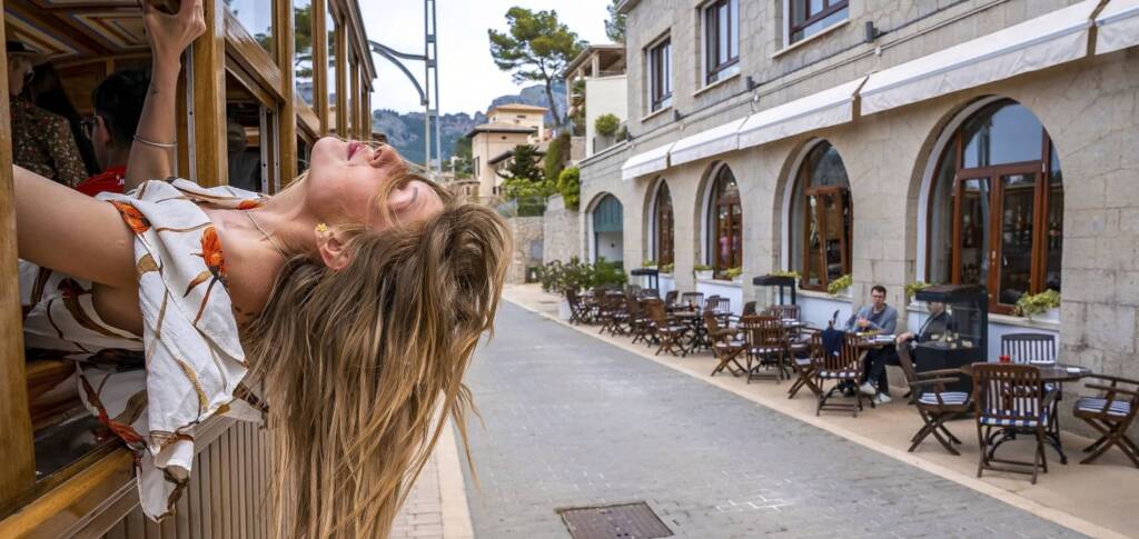 What excursions from Palma are ideal to embark on?** Mix your city break in Palma with visits to mountain villages, wine country, and beaches. Palmallorca.com - Mallorca - Community