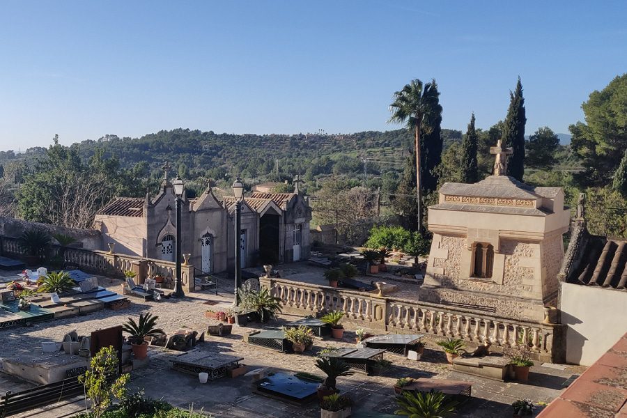 Explore Bunyola - charming gem of Mallorca - Mountain village of Mallorca - Cemetery in Bunyola. Palmallorca.com - Palma & Mallorca Community 