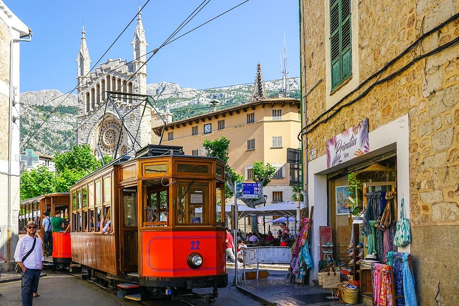 Go to Sóller in Mallorca - explore Sóller - train Palma to Sóller. Palmallorca.com - Your Mallorca Community