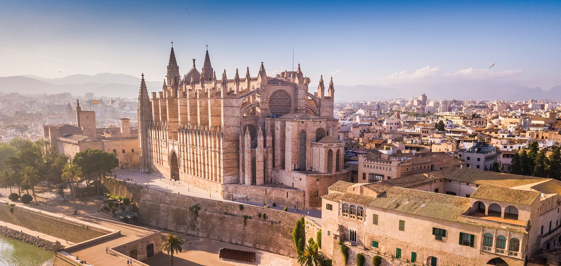 YOUR ULTIMATE TRAVEL GUIDE TO PALMA - Palmallorca.com - Mallorca Community (1)